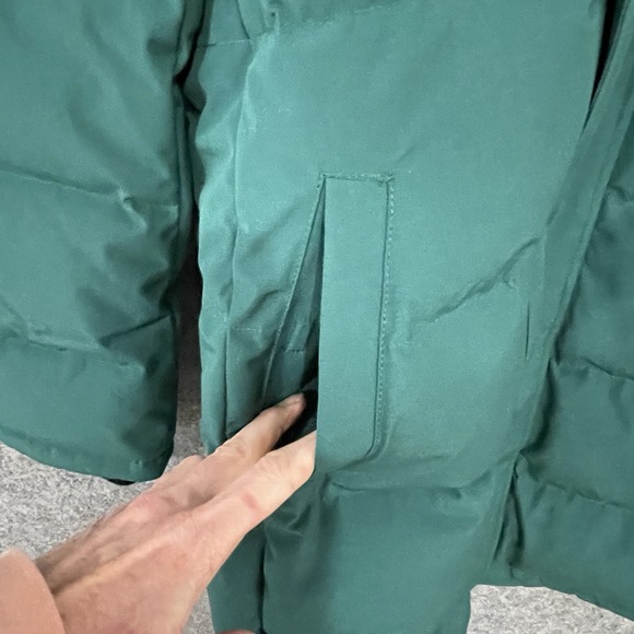 Aritzia TNA Womens Cozy Goose Down Powder Parka Coat Size M Hood Faux Fur Trim - Picture 6 of 12